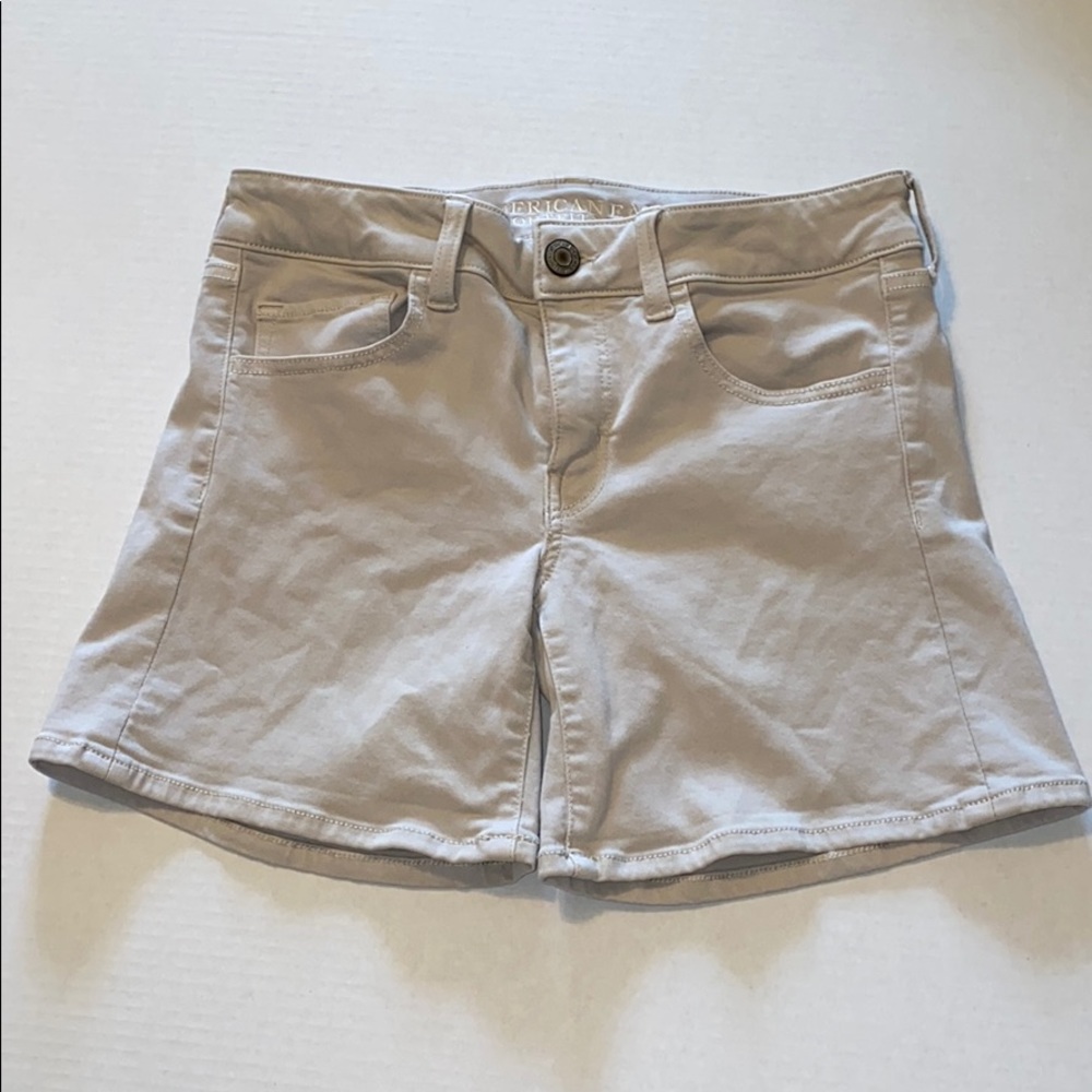 American Eagle Super Stretch Cream Shorts